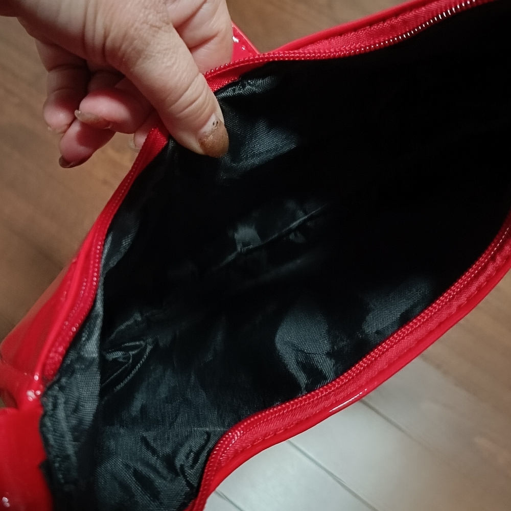 ❣️Retro Punk Vibrant Glossy Red Shoulder Hobo Bag 💕 - Picture 9 of 10